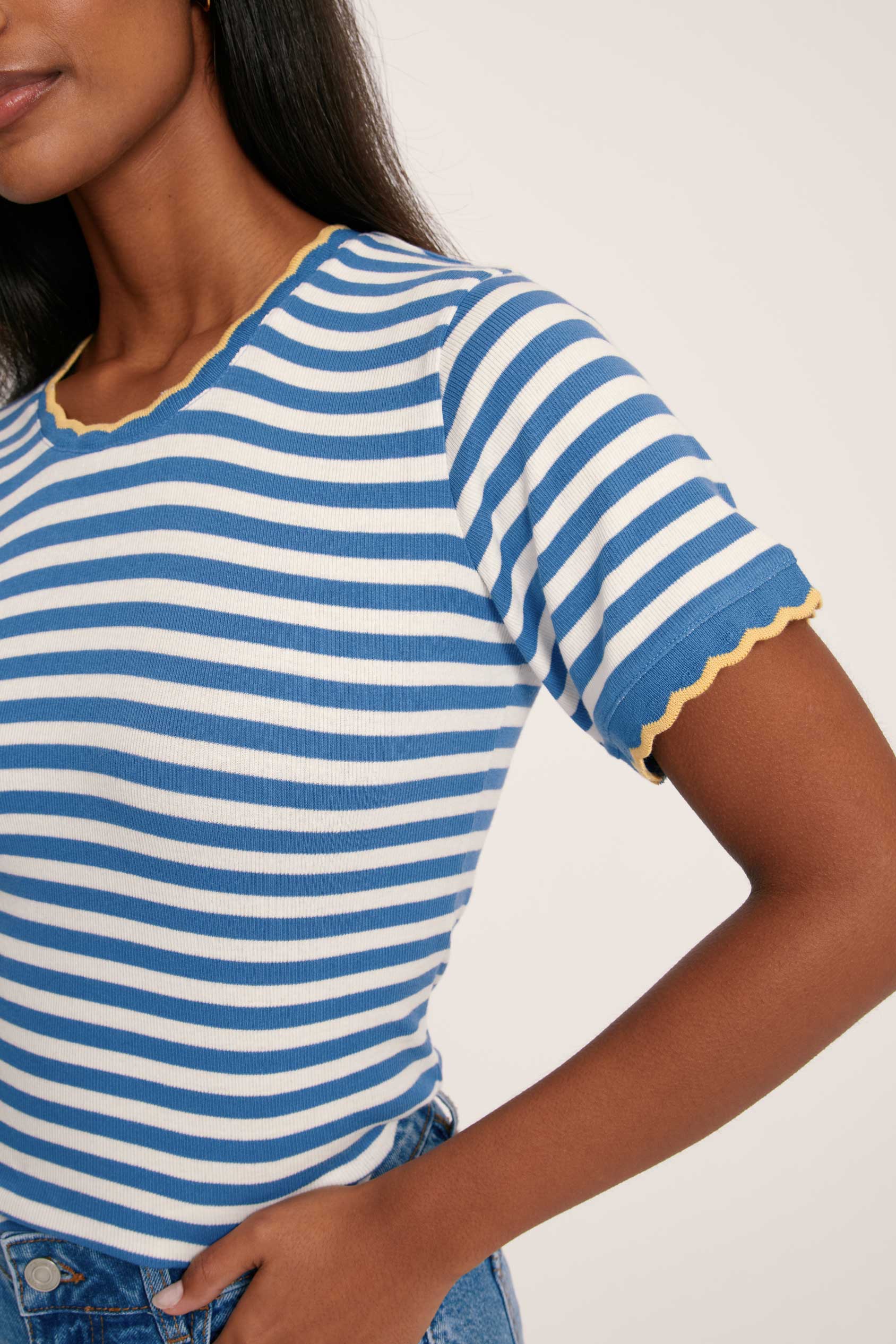 Collier Scallop Tee - Image 2